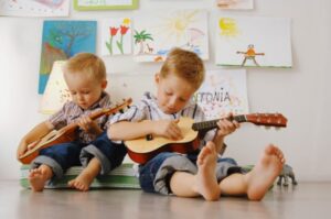 Bambini con strumenti musicali