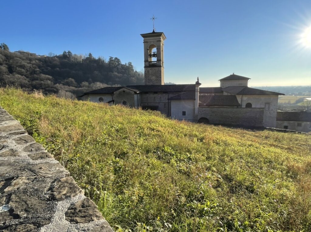 Trekking da Bergamo bassa a Bergamo alta e al monastero di Astino