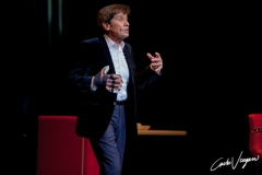 Gianni Morandi returns to sing on the stage of the Teatro Duse in Bologna