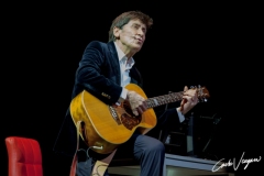 Gianni Morandi returns to sing on the stage of the Teatro Duse in Bologna