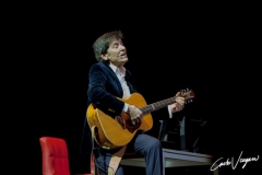 Gianni Morandi returns to sing on the stage of the Teatro Duse in Bologna