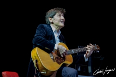 Gianni Morandi returns to sing on the stage of the Teatro Duse in Bologna