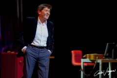 Gianni Morandi returns to sing on the stage of the Teatro Duse in Bologna