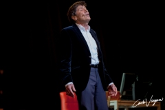 Gianni Morandi returns to sing on the stage of the Teatro Duse in Bologna