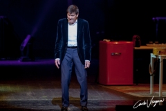 Gianni Morandi returns to sing on the stage of the Teatro Duse in Bologna