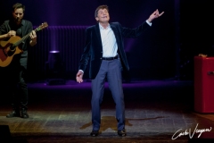 Gianni Morandi returns to sing on the stage of the Teatro Duse in Bologna