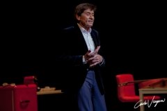 Gianni Morandi returns to sing on the stage of the Teatro Duse in Bologna