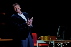 Gianni Morandi returns to sing on the stage of the Teatro Duse in Bologna